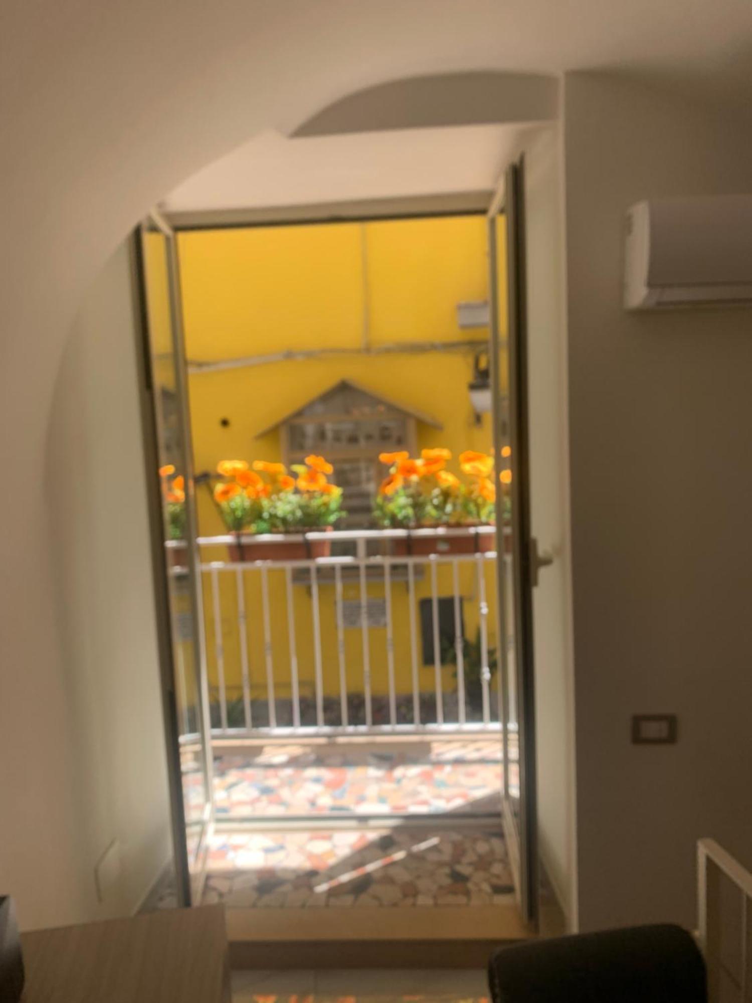Viky House Chiaja 1 Apartment Naples Luaran gambar