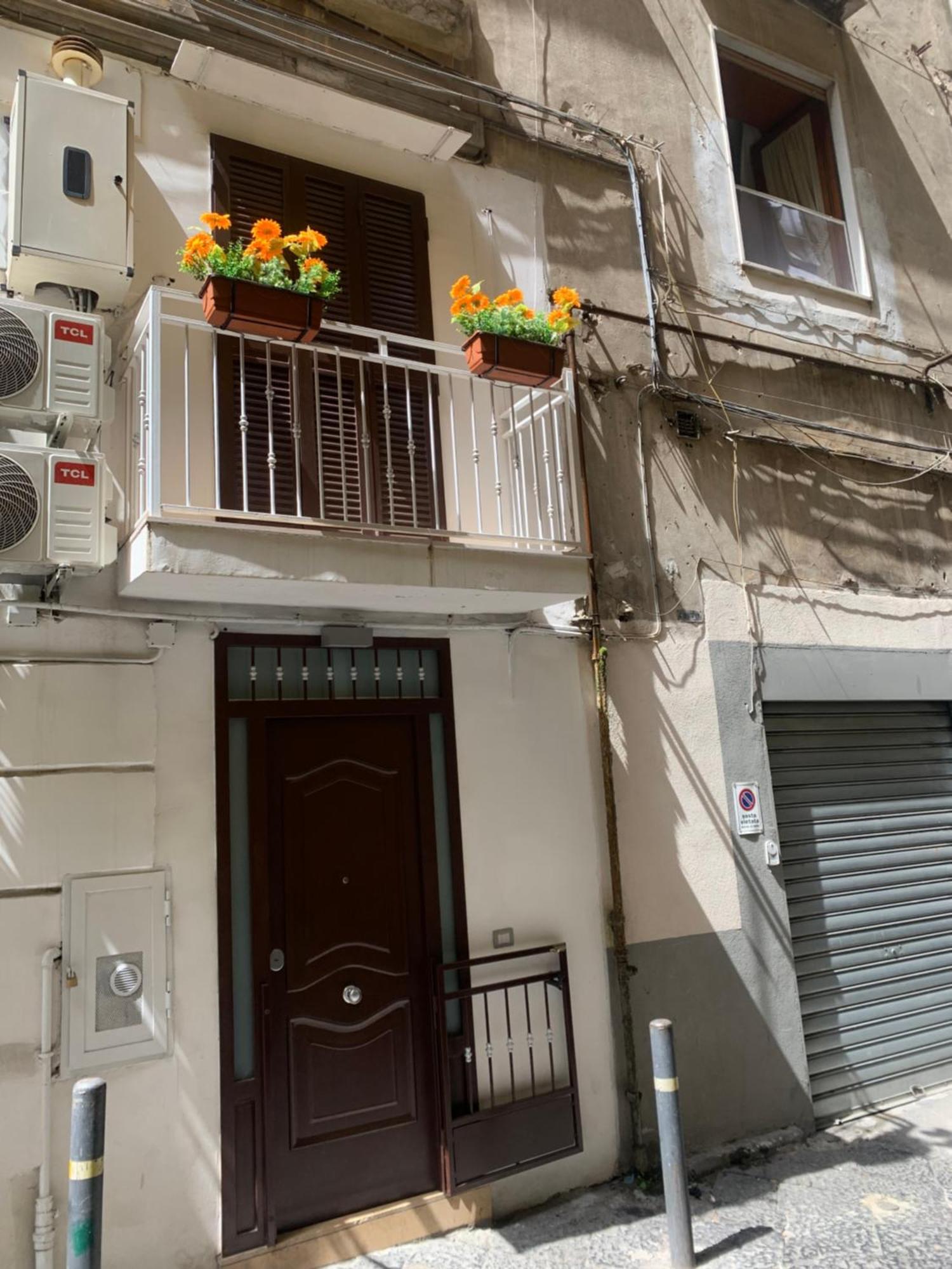 Viky House Chiaja 1 Apartment Naples Luaran gambar